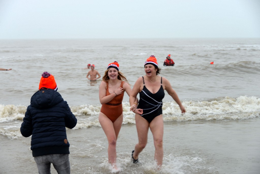 ../Images/Nieuwjaarsduik Noordwijk 2020 117.jpg